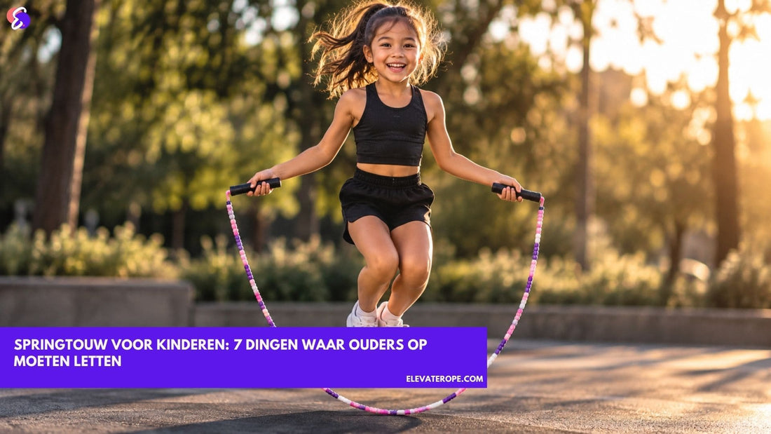 Kind springt buiten met een kleurrijk kralentouw tijdens het leren touwtjespringen.